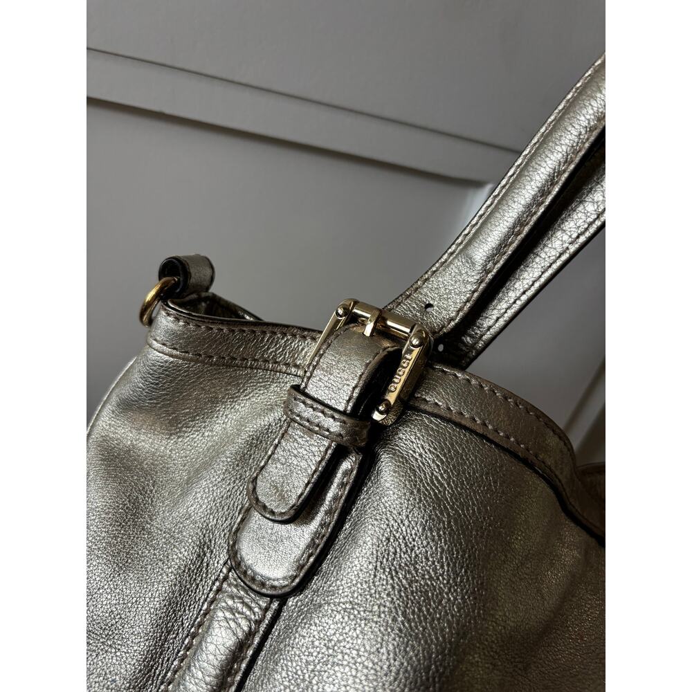 Gucci Metallic Gold Leather Shoulder Bag with Gold Logo - Picture 6 of 10